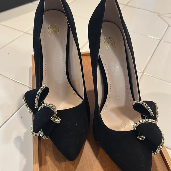 Woman’s black new suede shoes - Picture 2 of 7